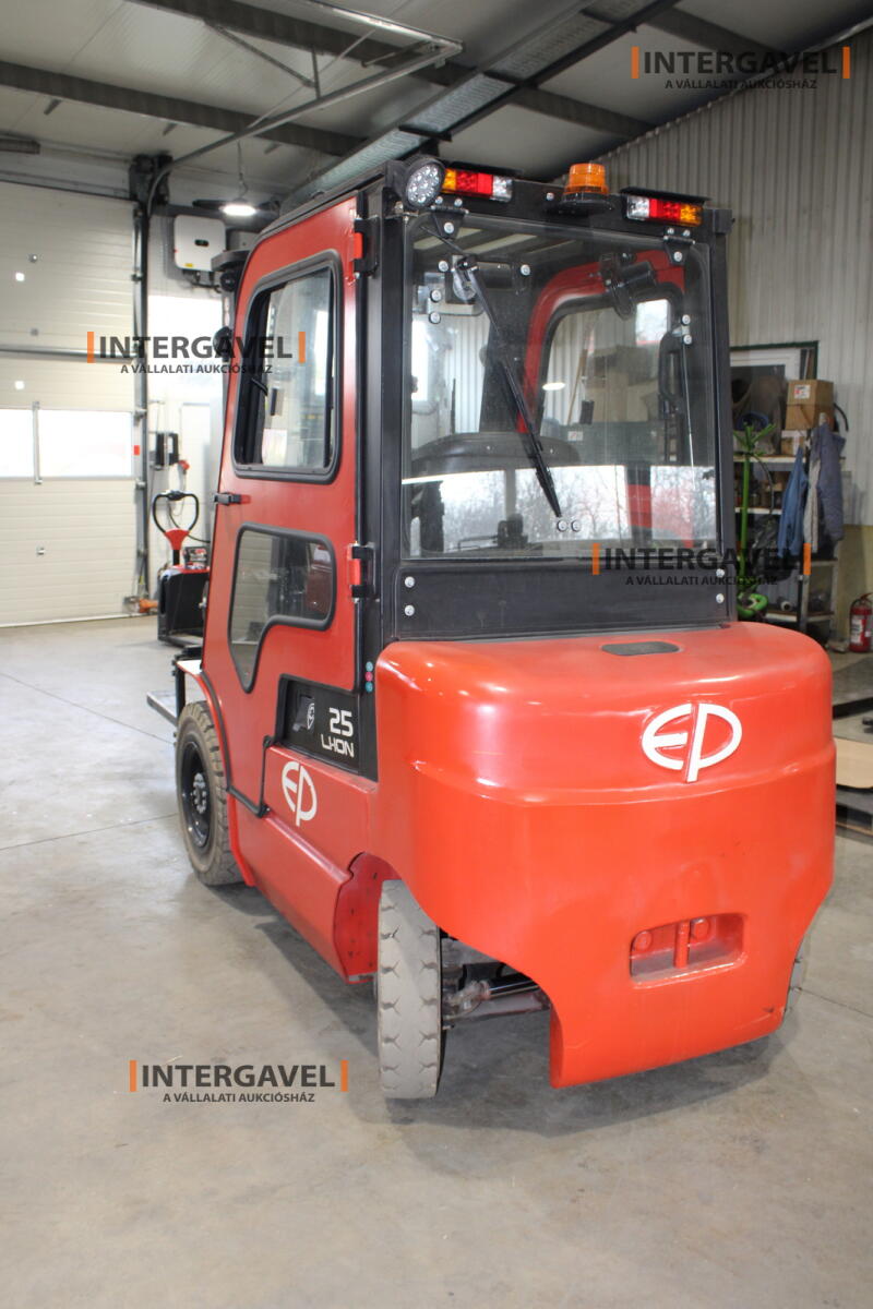 Homlokvillás targonca (elektromos) 13