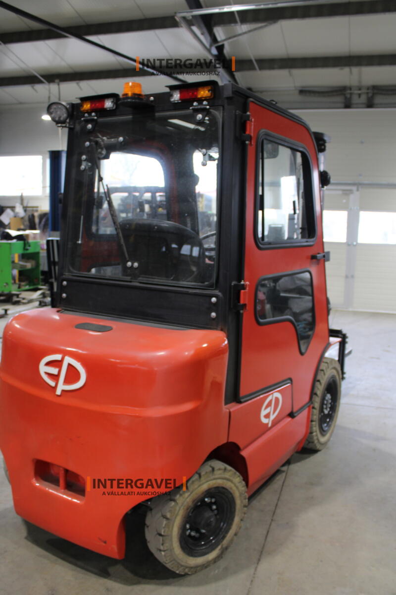 Homlokvillás targonca (elektromos) 14