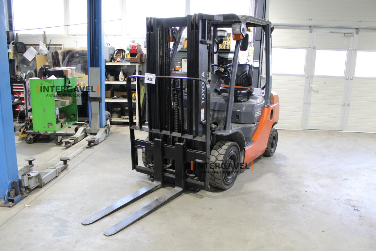 Homlokvillás targonca (elektromos)