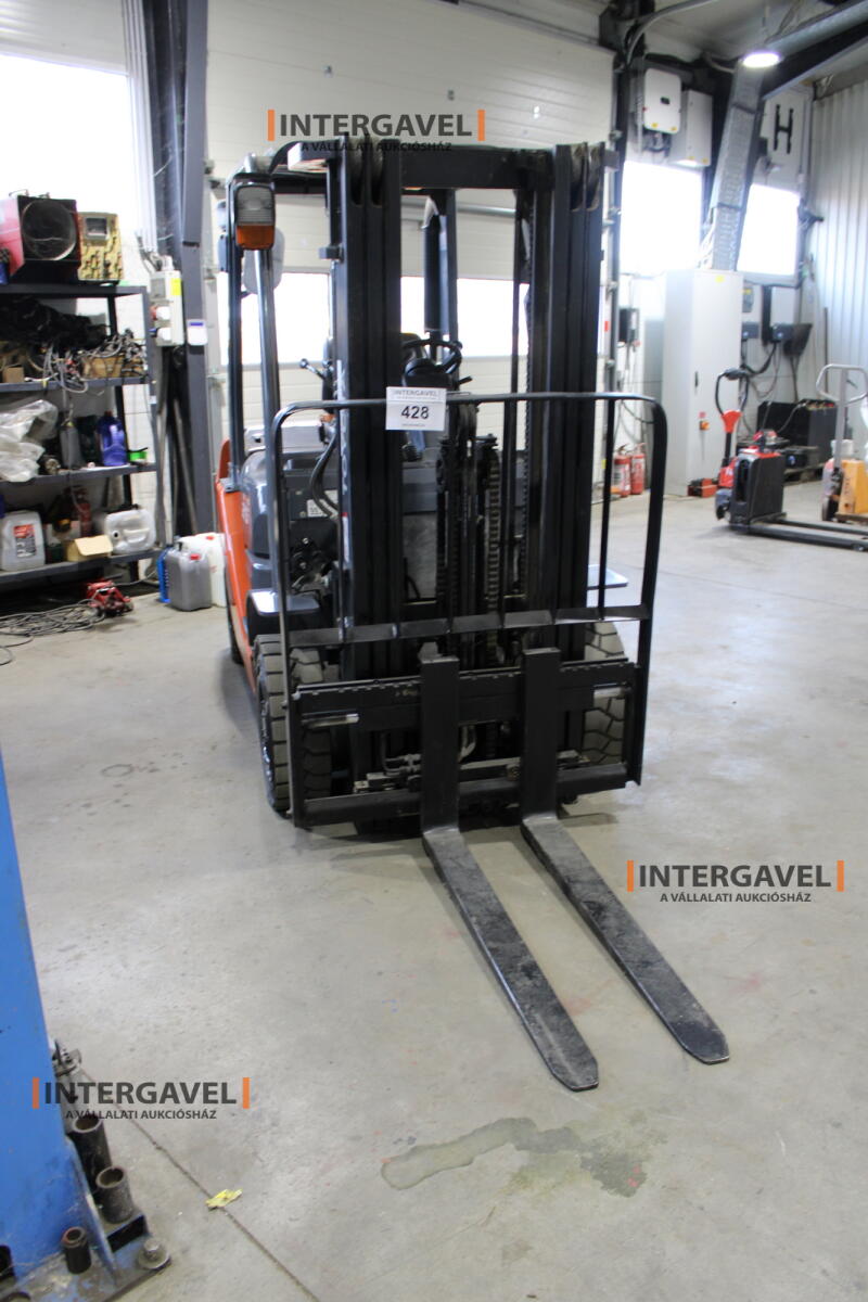 Homlokvillás targonca (elektromos) 4