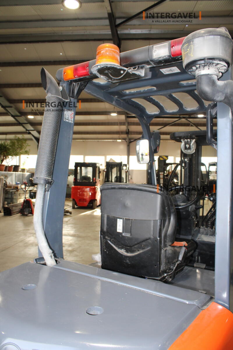 Homlokvillás targonca (elektromos) 12