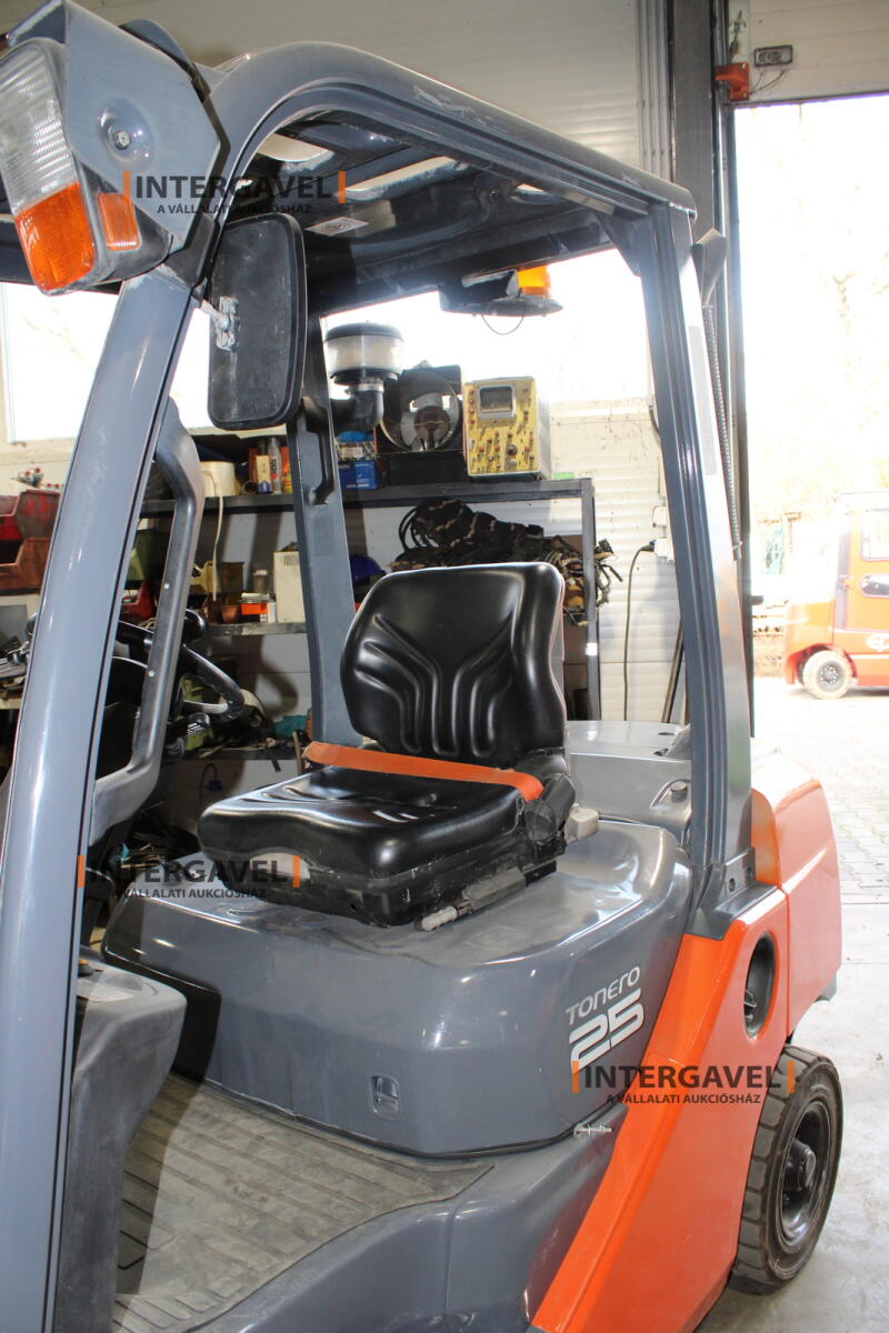 Homlokvillás targonca (elektromos) 13