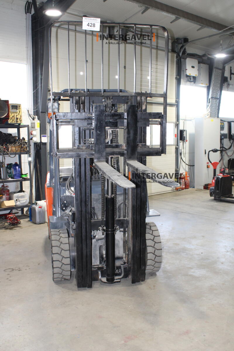 Homlokvillás targonca (elektromos) 15