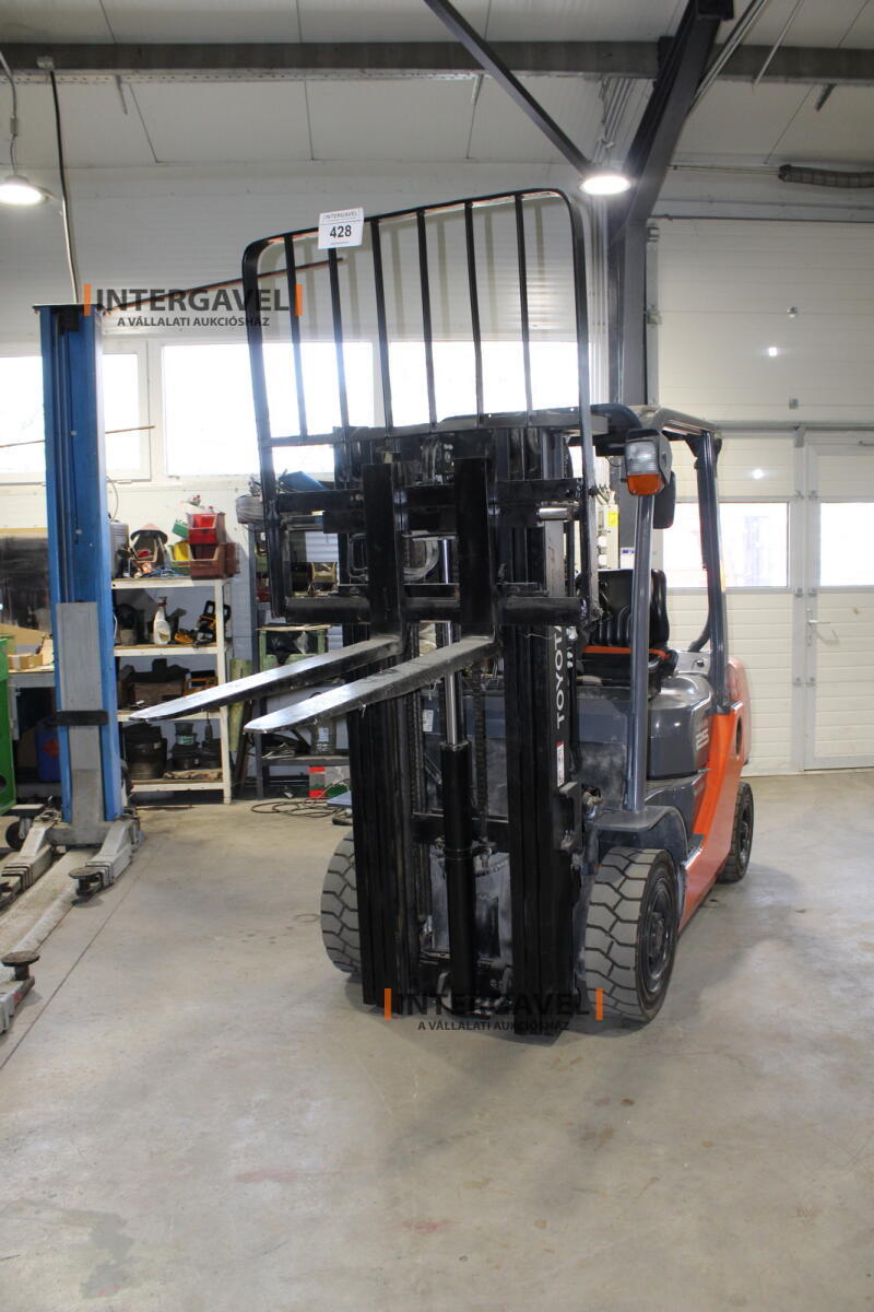 Homlokvillás targonca (elektromos) 16