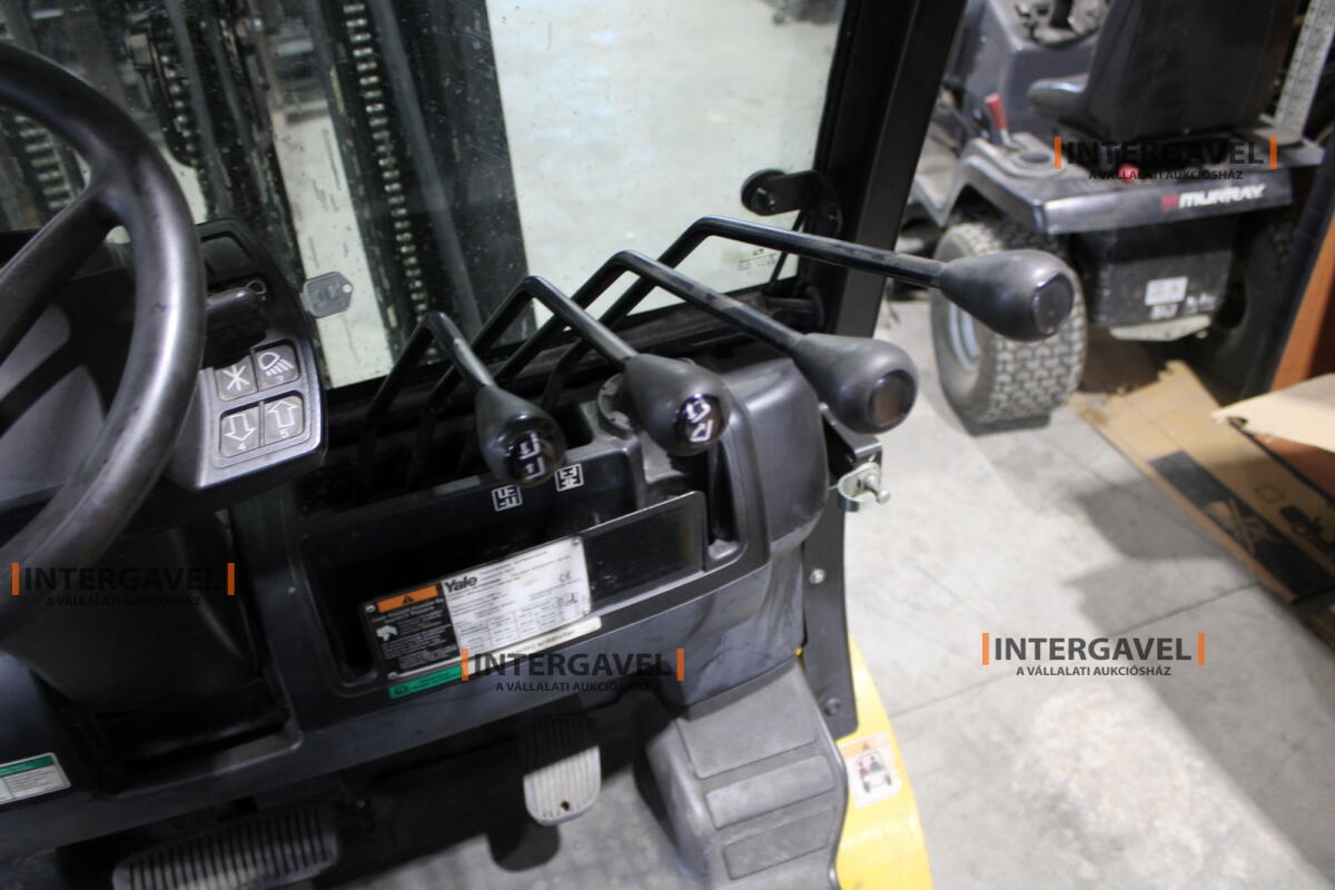 Homlokvillás targonca (gázos) 11