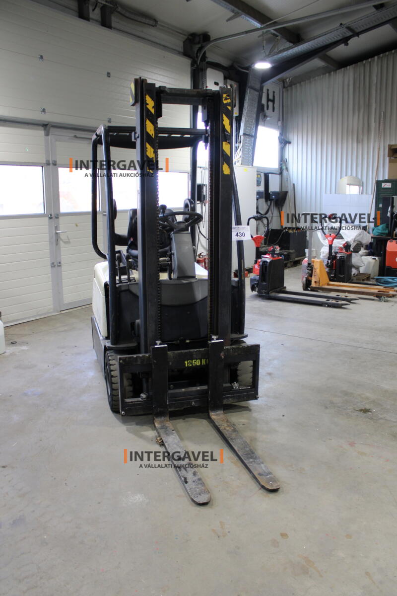 Homlokvillás targonca 2