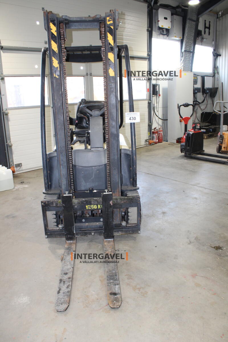 Homlokvillás targonca 3