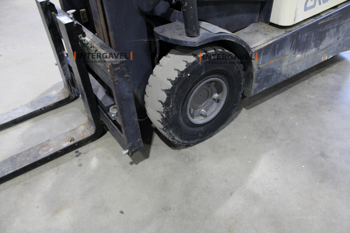 Homlokvillás targonca 7