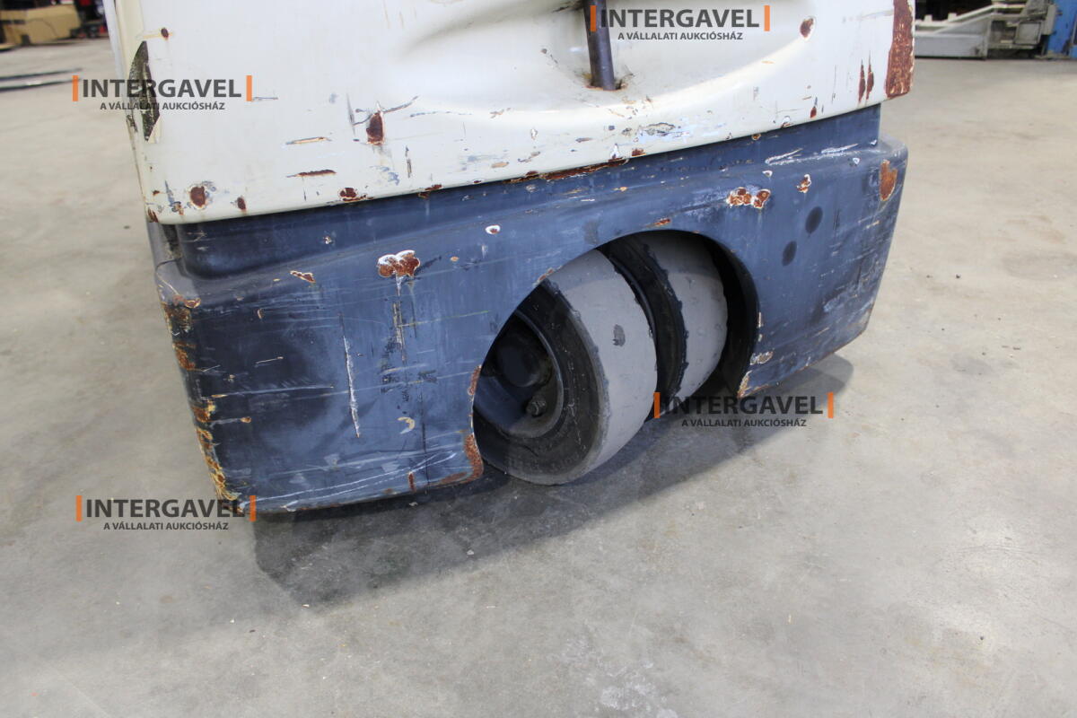 Homlokvillás targonca 8