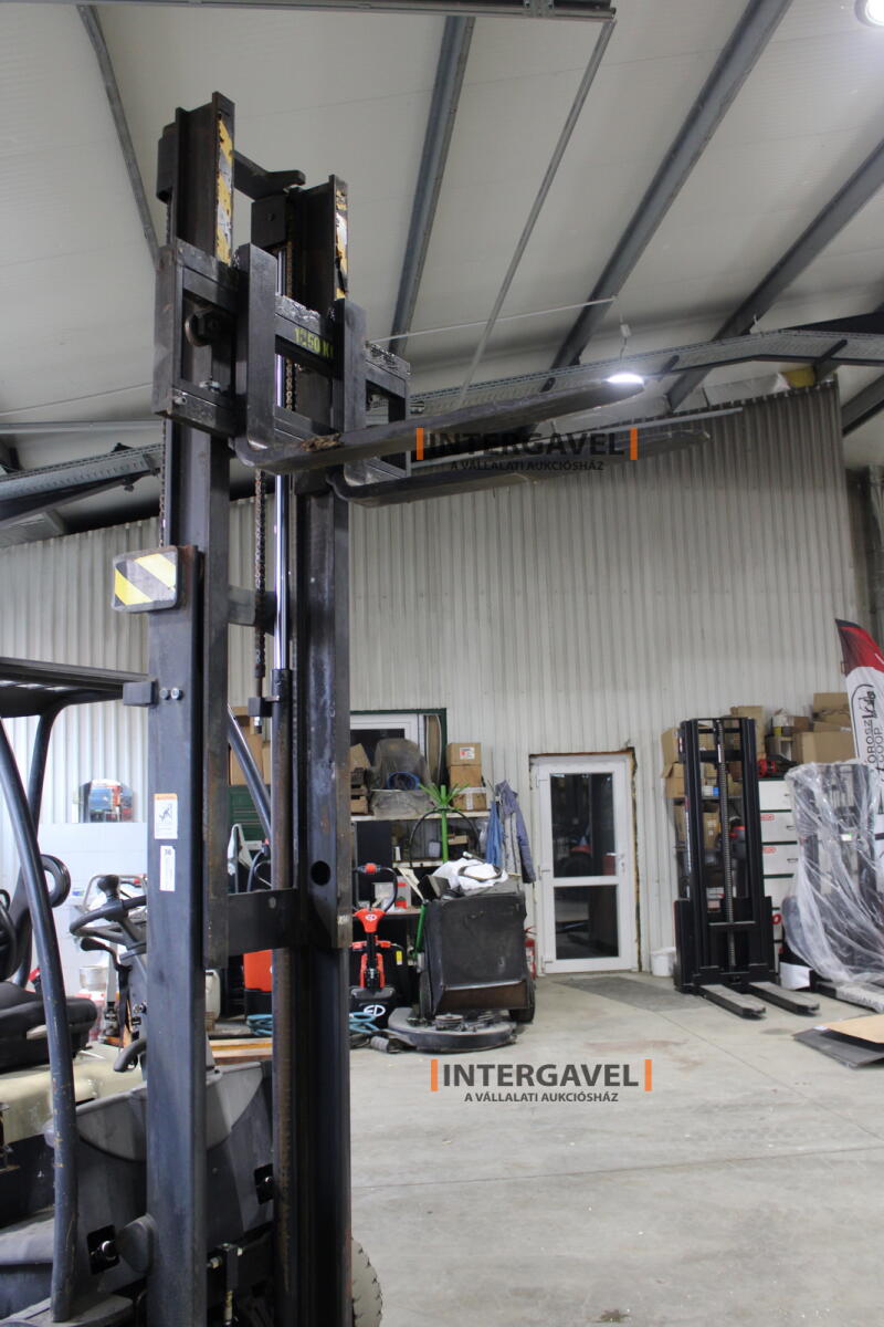 Homlokvillás targonca 10