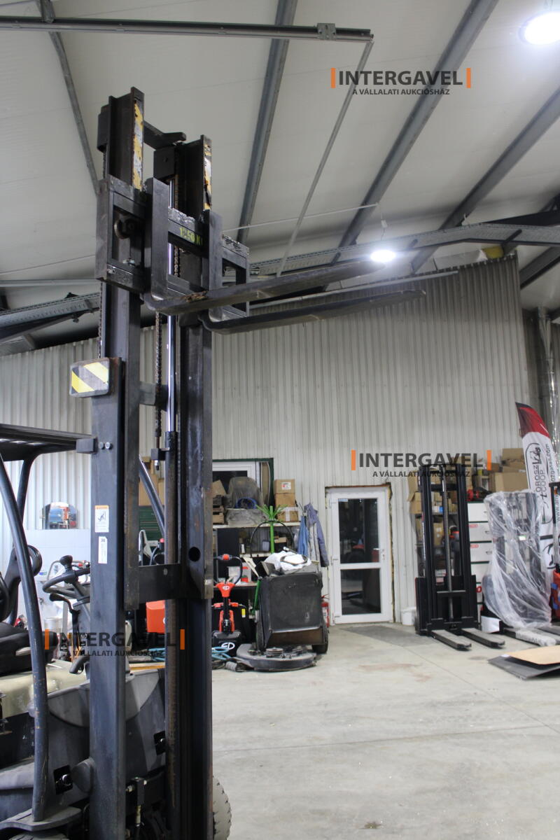 Homlokvillás targonca 11