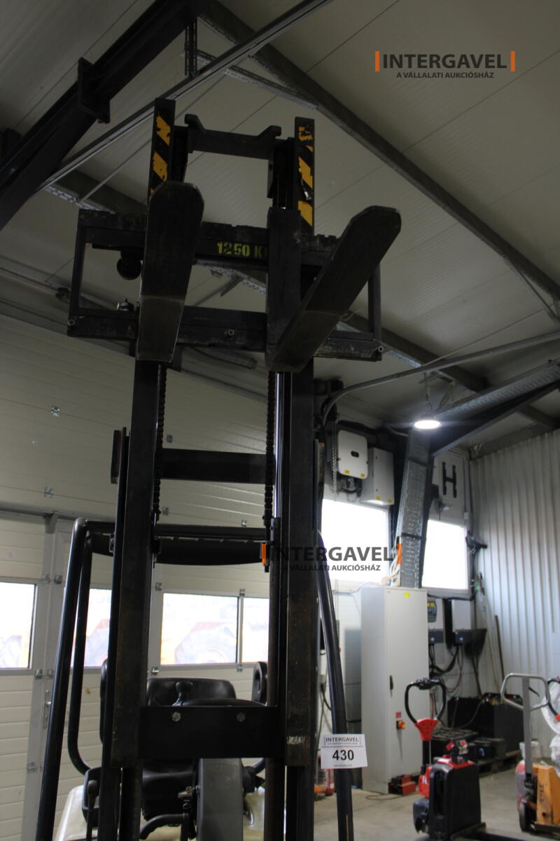 Homlokvillás targonca 12