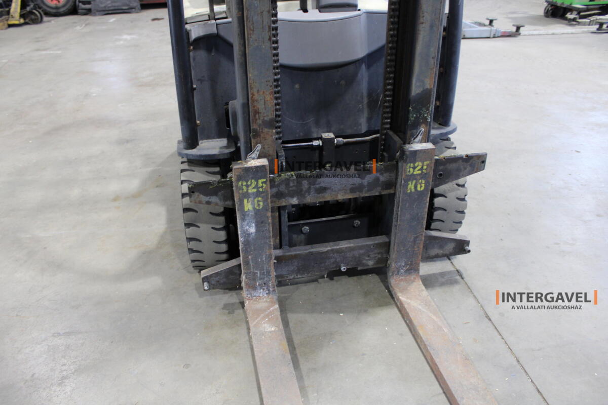 Homlokvillás targonca 5