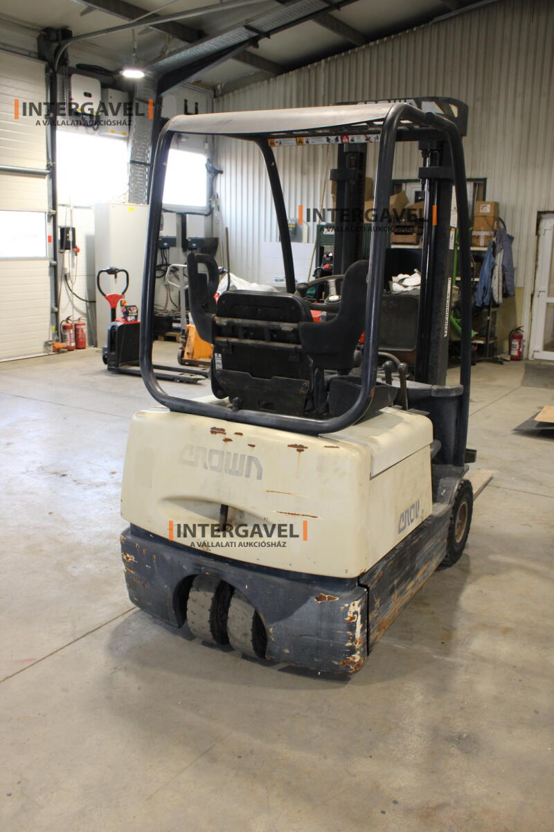 Homlokvillás targonca 9