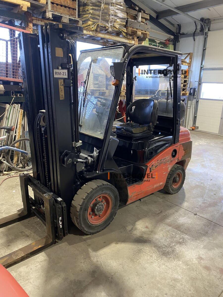 Homlokvillás targonca (gázos)