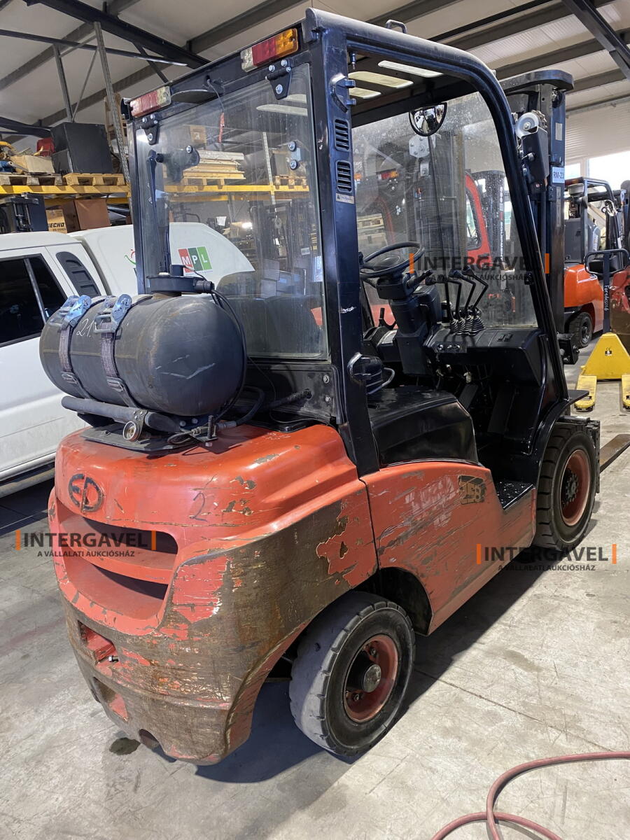 Homlokvillás targonca (gázos) 5