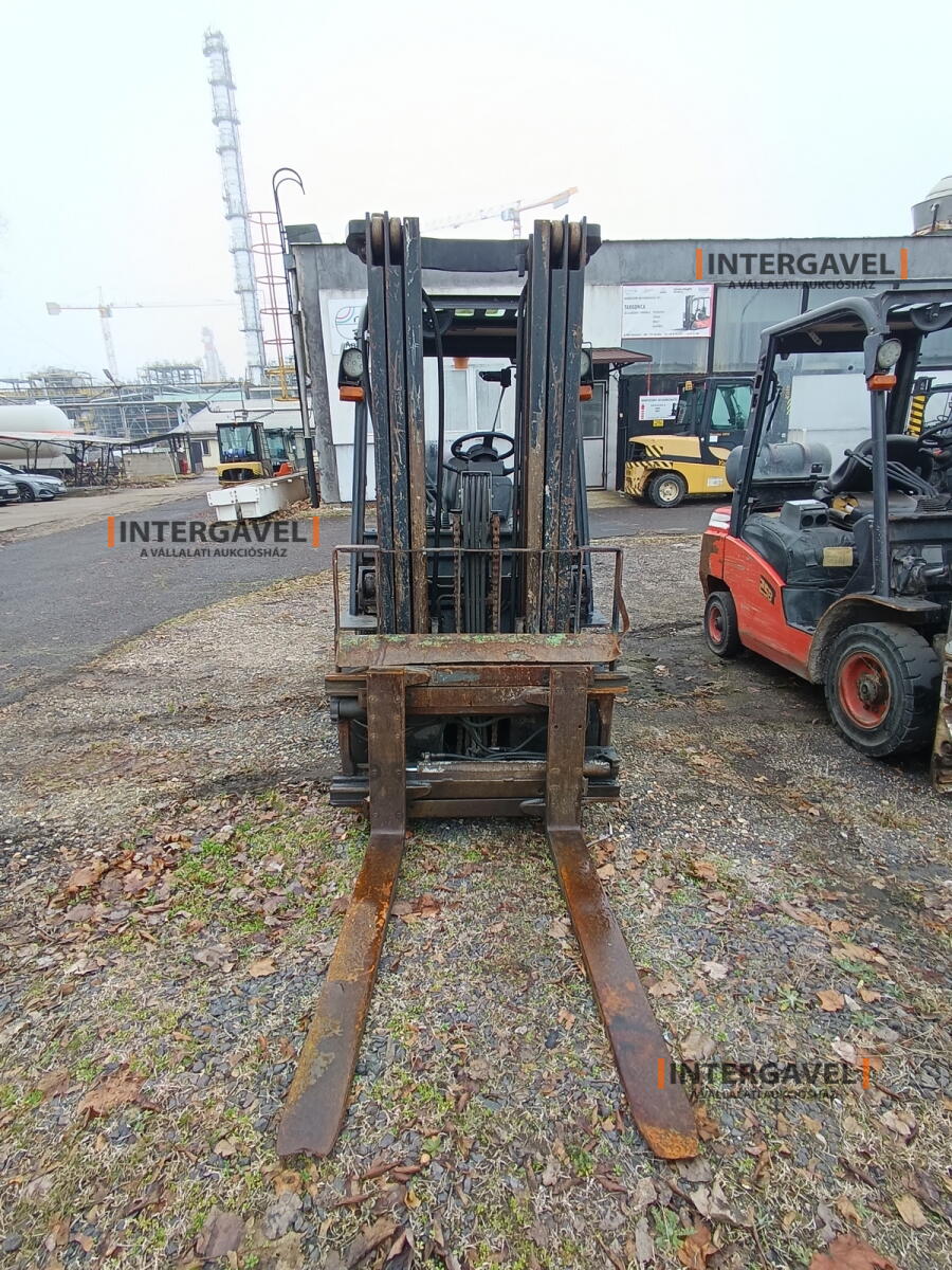 Homlokvillás targonca (gázos)