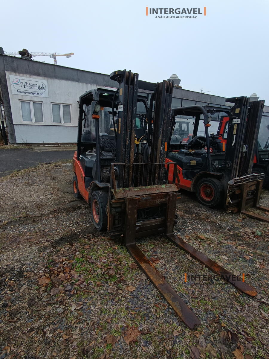 Homlokvillás targonca (gázos) 3