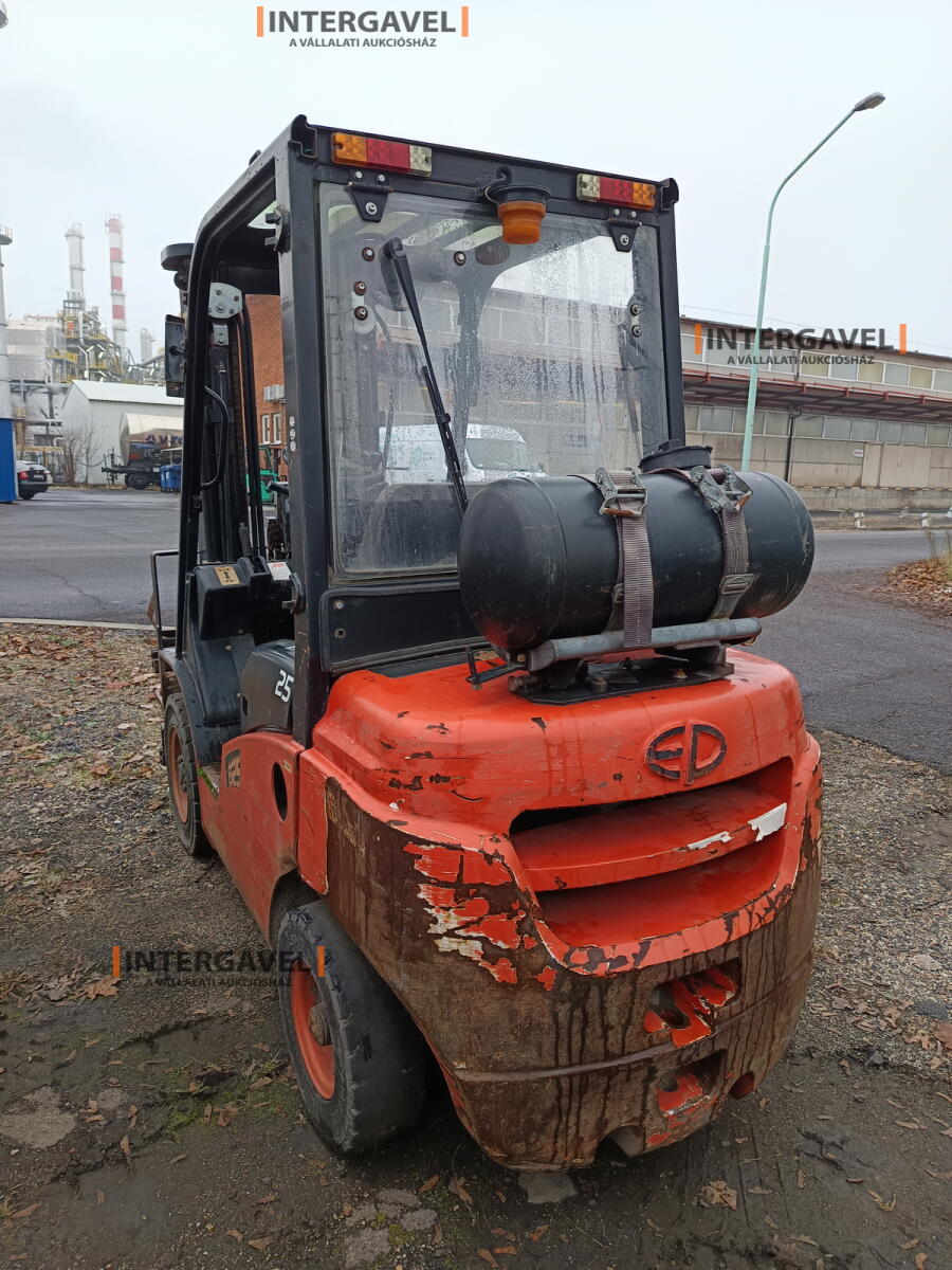 Homlokvillás targonca (gázos) 7