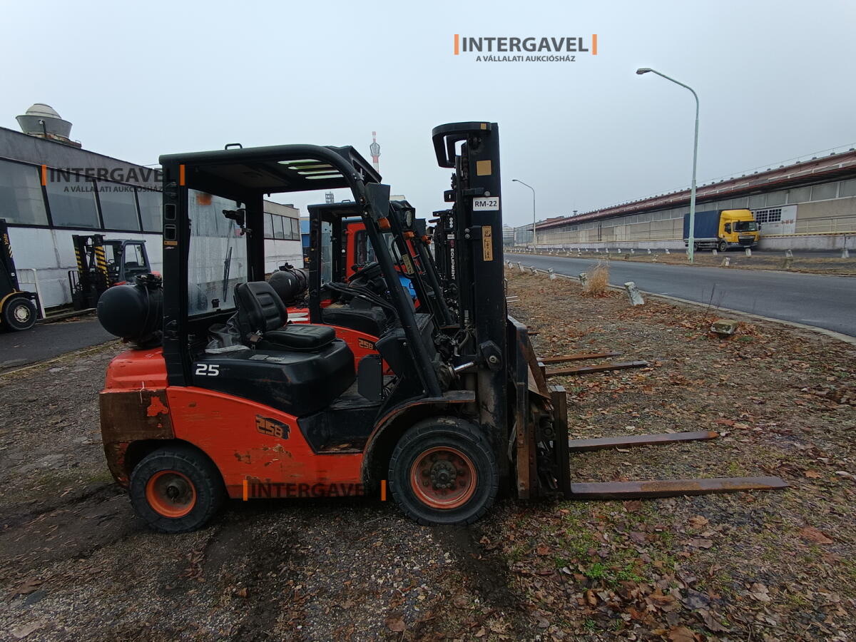 Homlokvillás targonca (gázos) 9