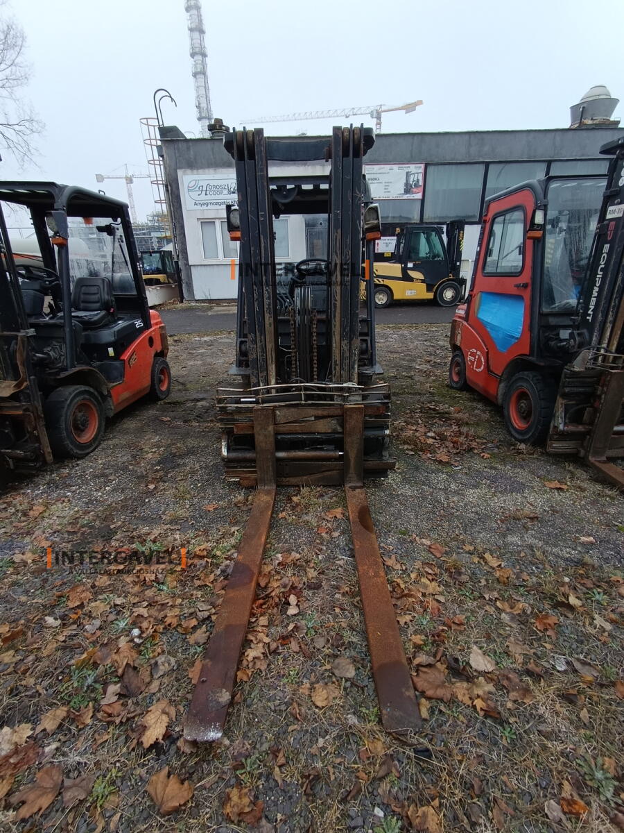 Homlokvillás targonca (gázos)