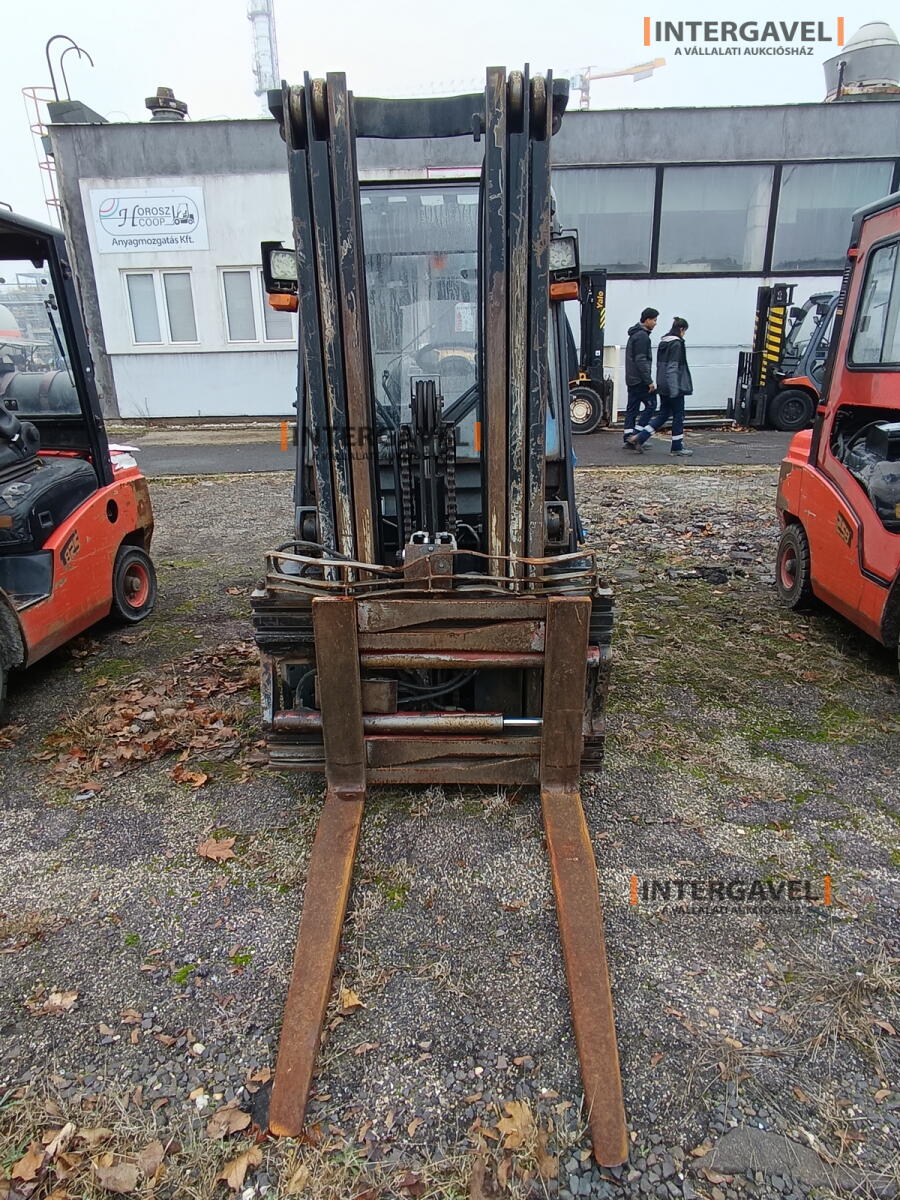 Homlokvillás targonca (gázos)