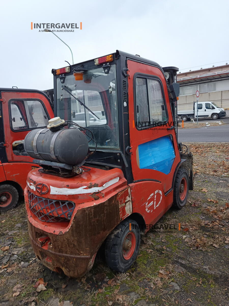 Homlokvillás targonca (gázos) 8