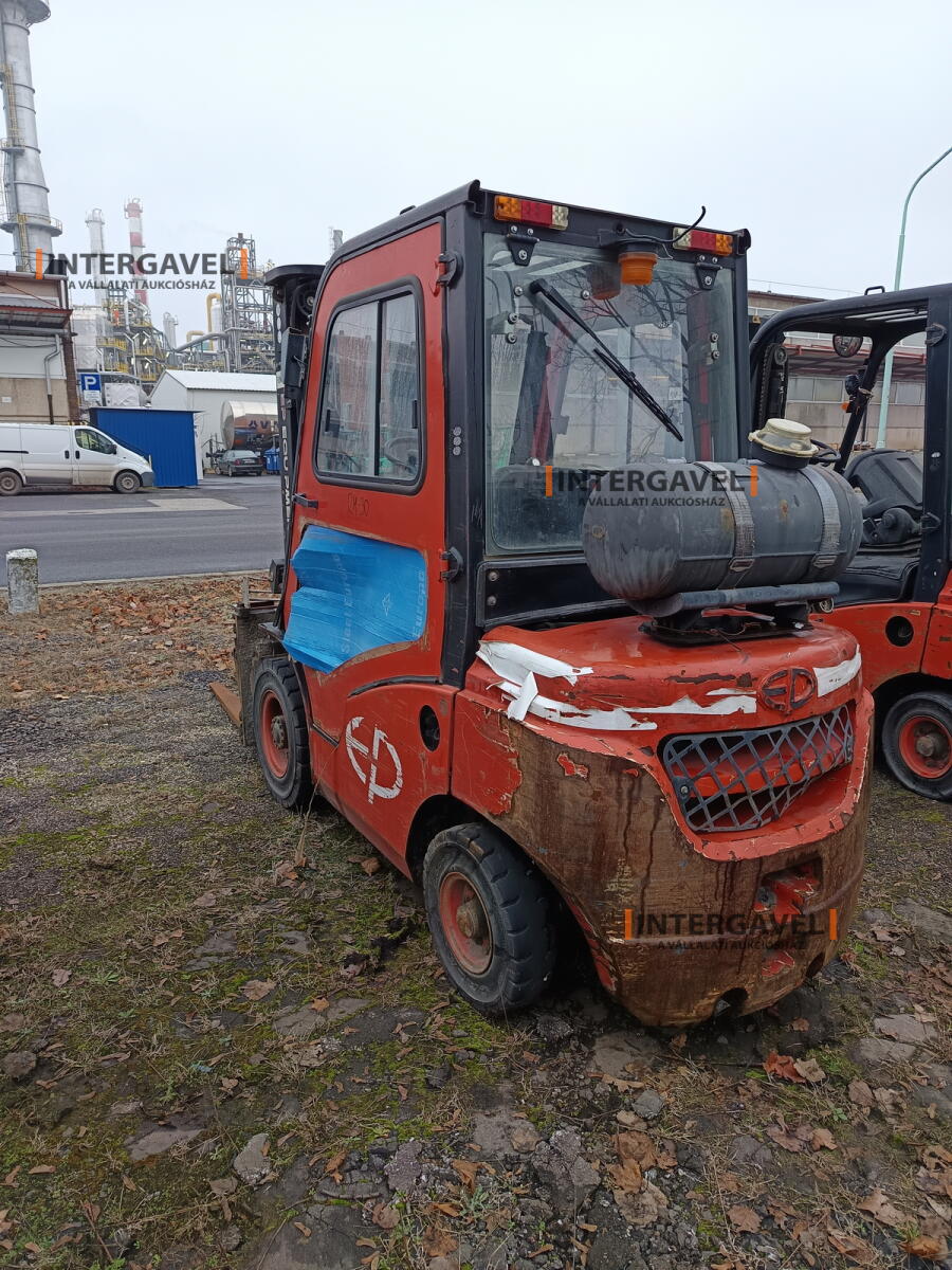 Homlokvillás targonca (gázos) 9