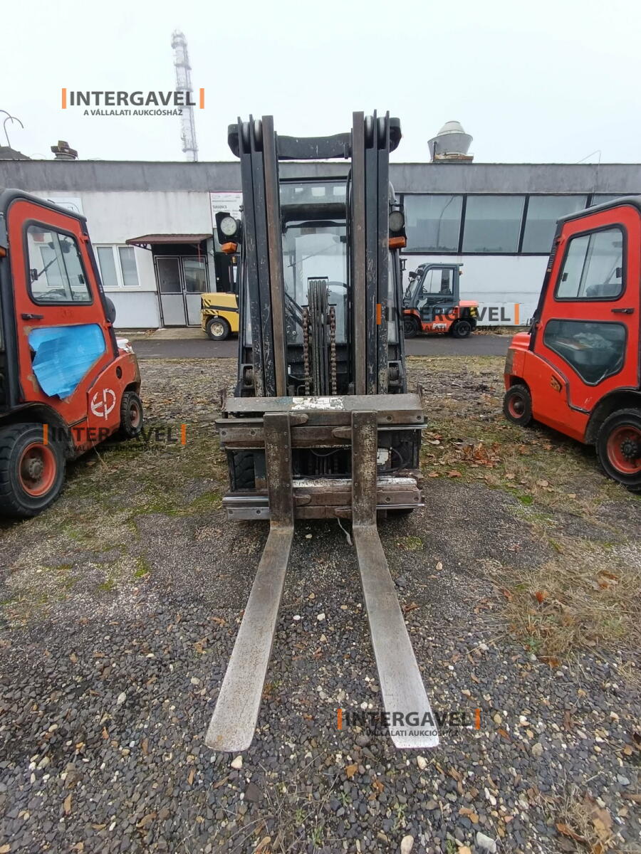 Homlokvillás targonca (gázos)