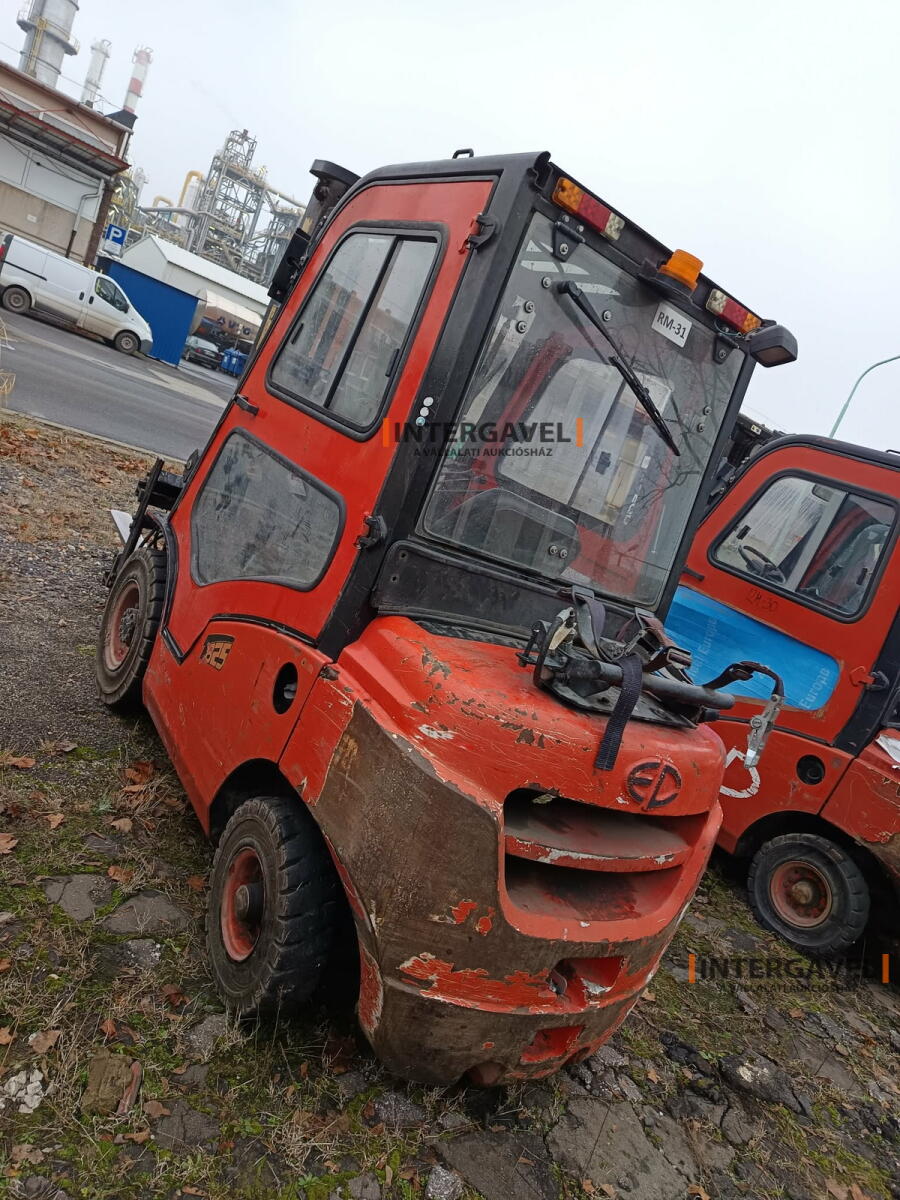 Homlokvillás targonca (gázos) 8