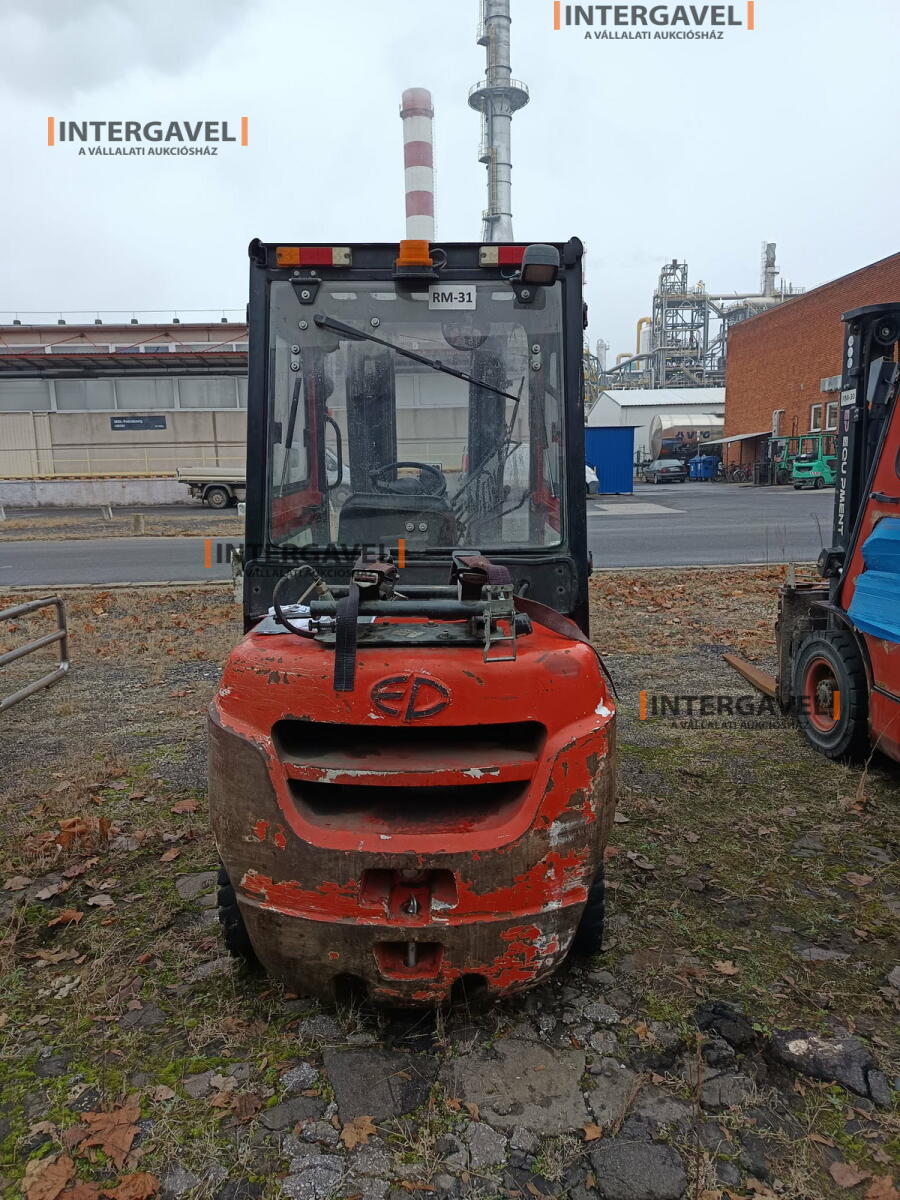 Homlokvillás targonca (gázos) 9