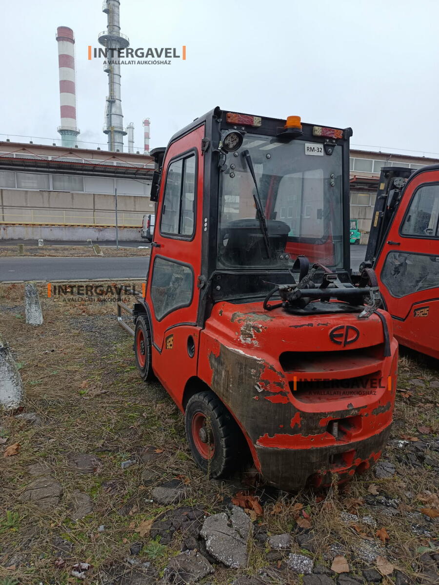 Homlokvillás targonca (gázos) 9