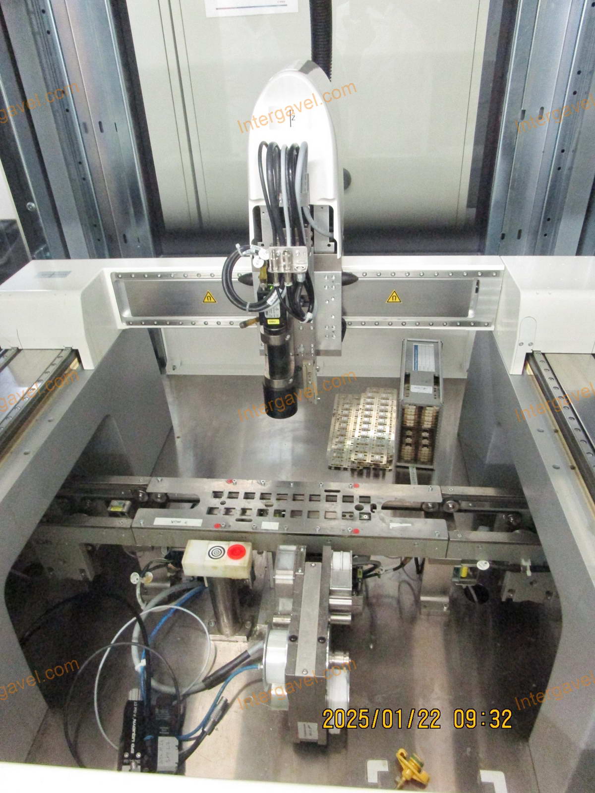 Ragasztó munkahely - IC-100 3