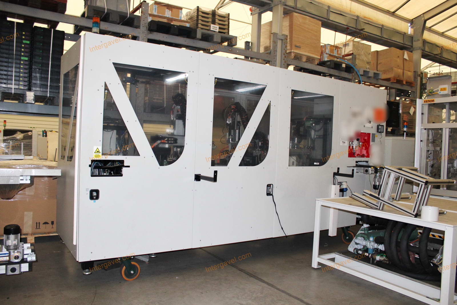 Bontott szerelő munkahely