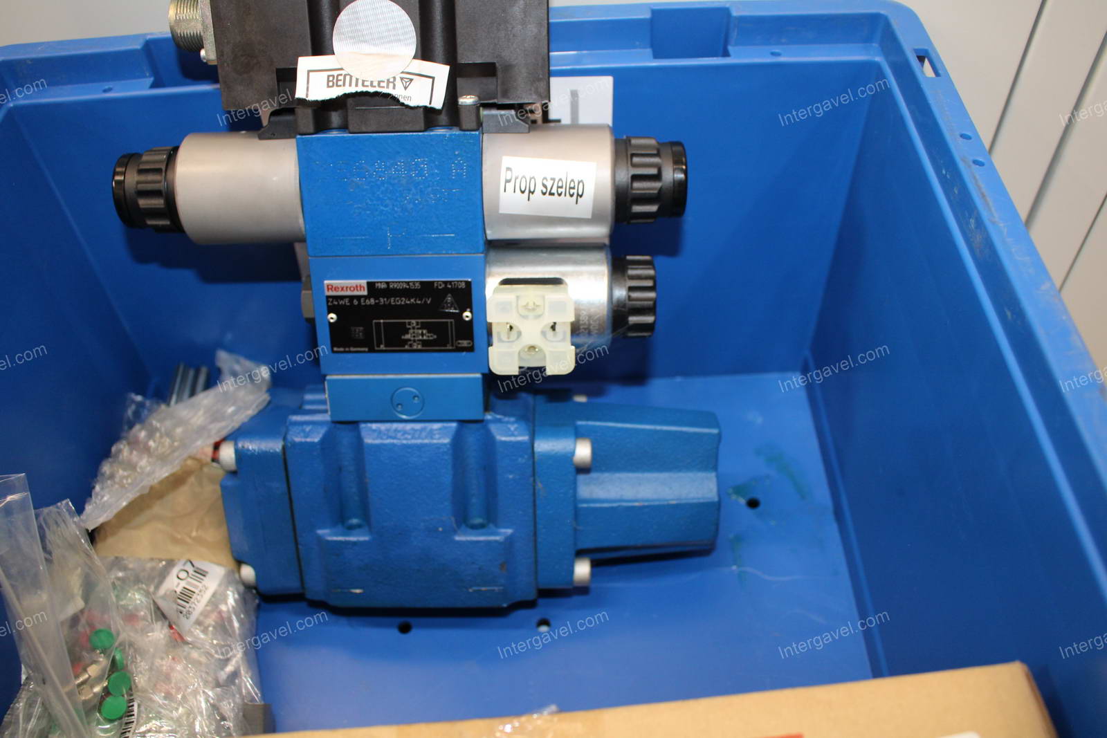 Vegyes alkatrészek 8