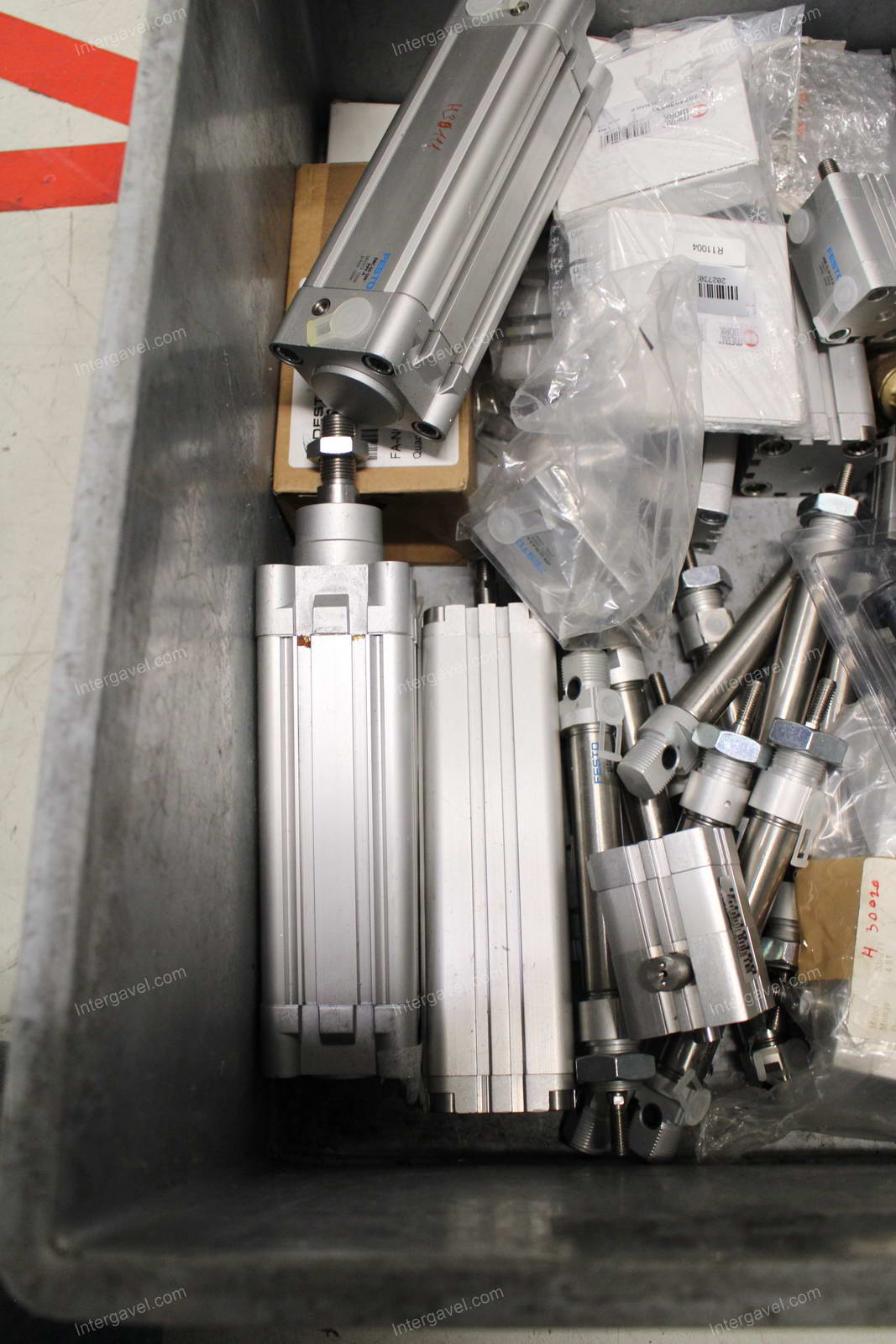 Vegyes alkatrészek 8