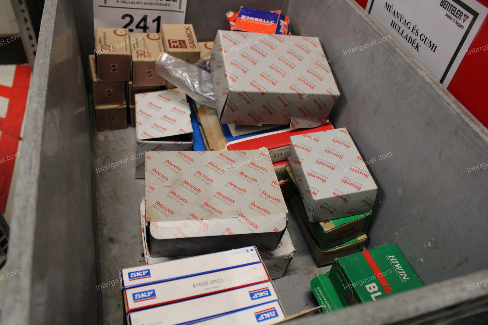 Vegyes alkatrészek 8