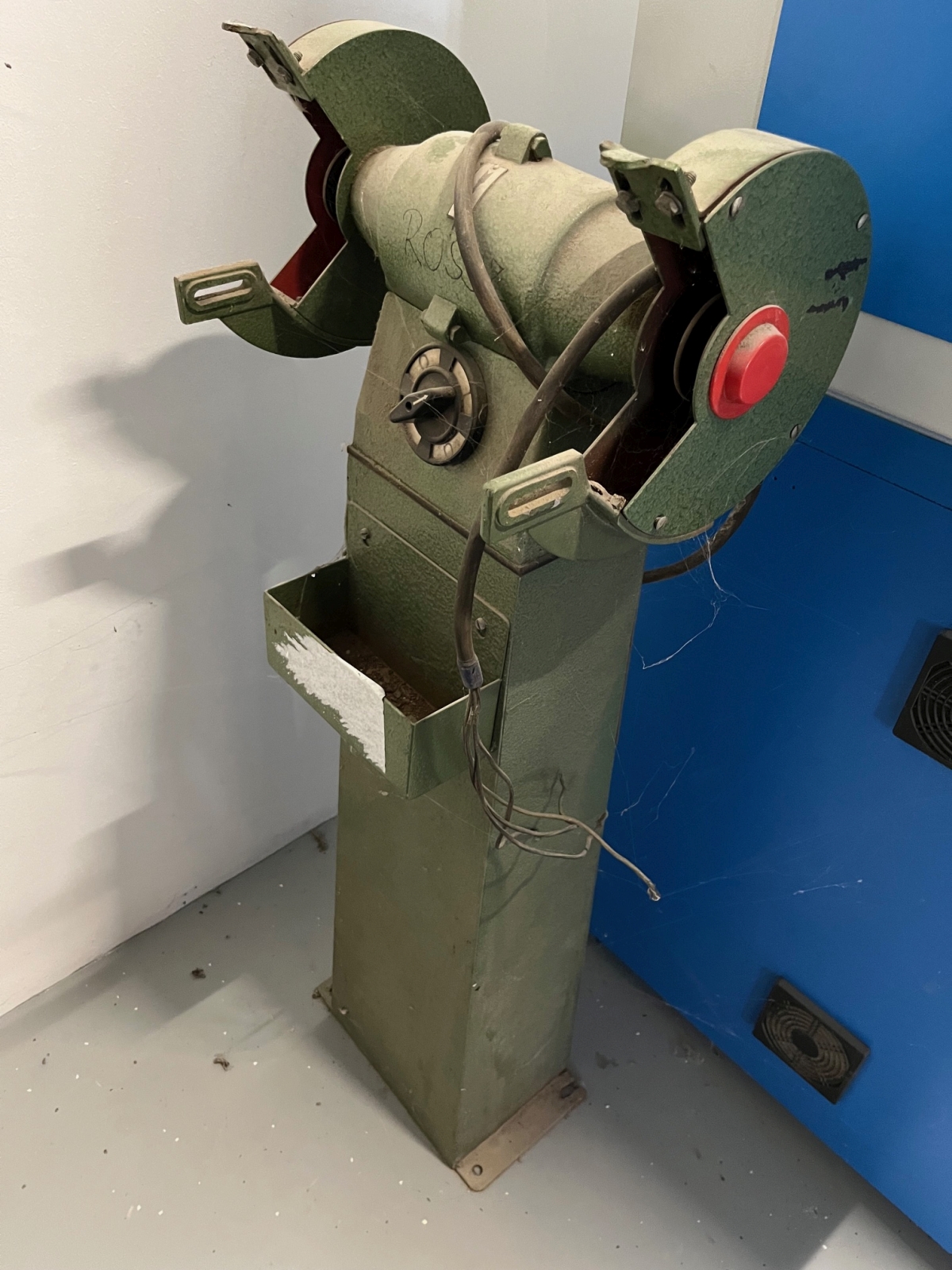 Állványos bakköszörű