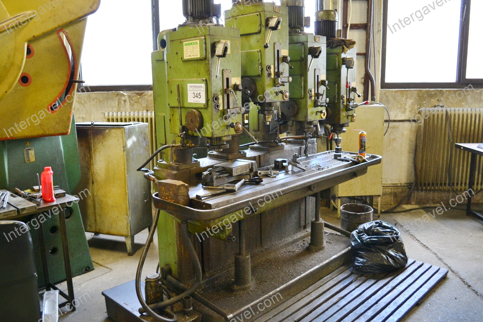 Négyorsós fúrógép