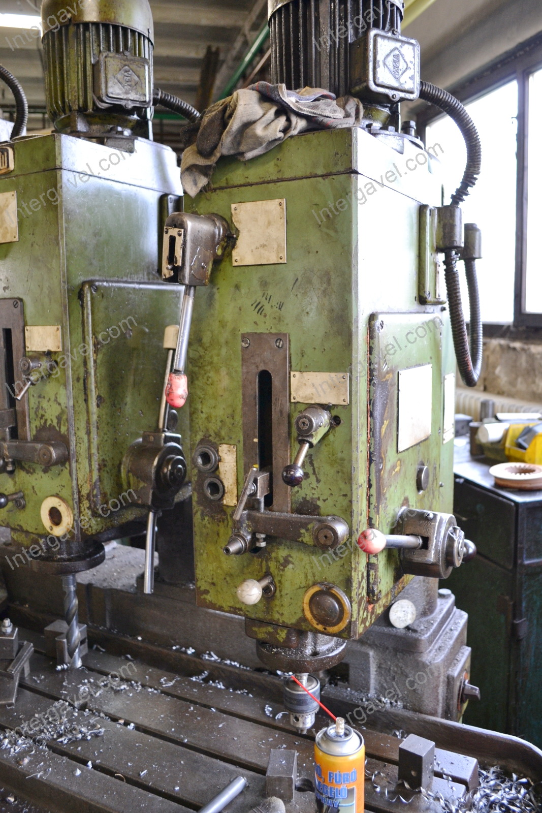 Négyorsós fúrógép 8