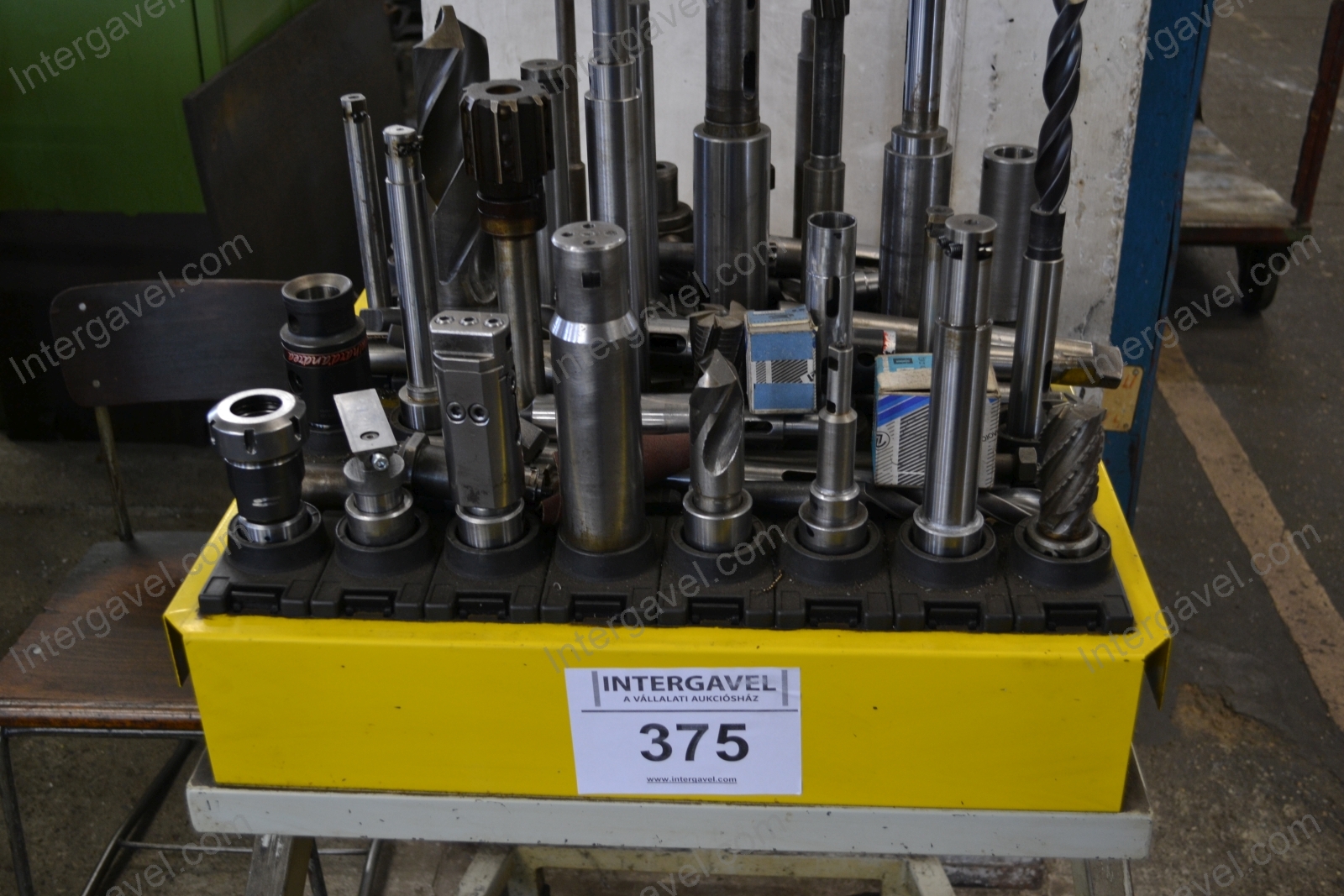 Megmunkáló szerszámok gurulós állvánnyal 2