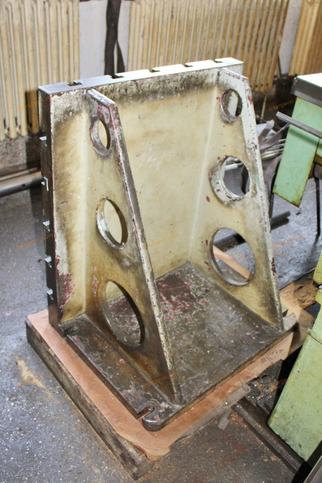 Felfogó derékszög T hornyos 2