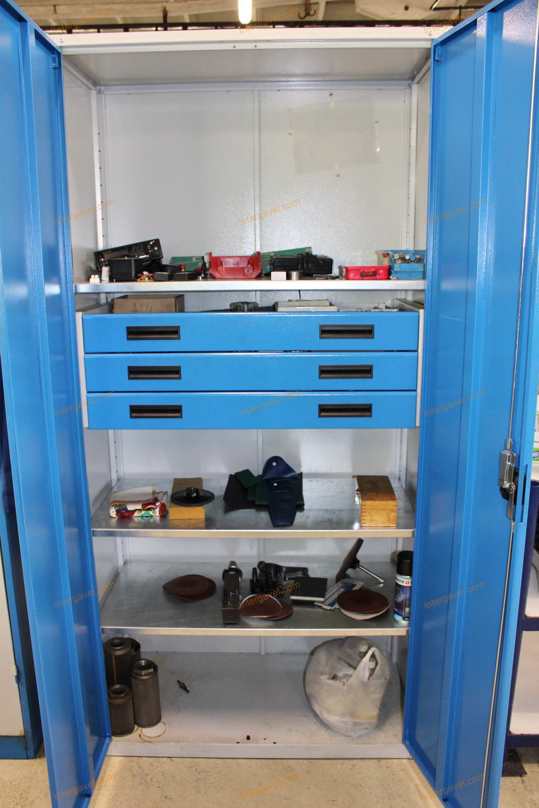 Szerszámos szekrény és szerszámok 2