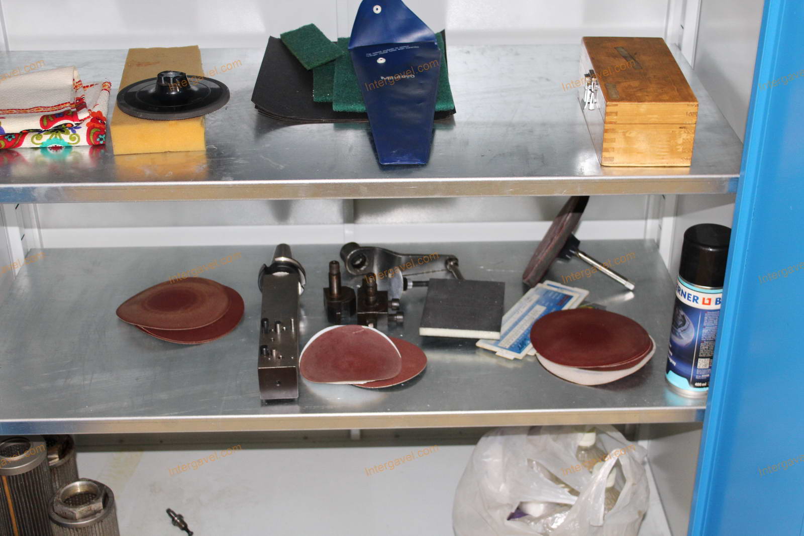 Szerszámos szekrény és szerszámok 3