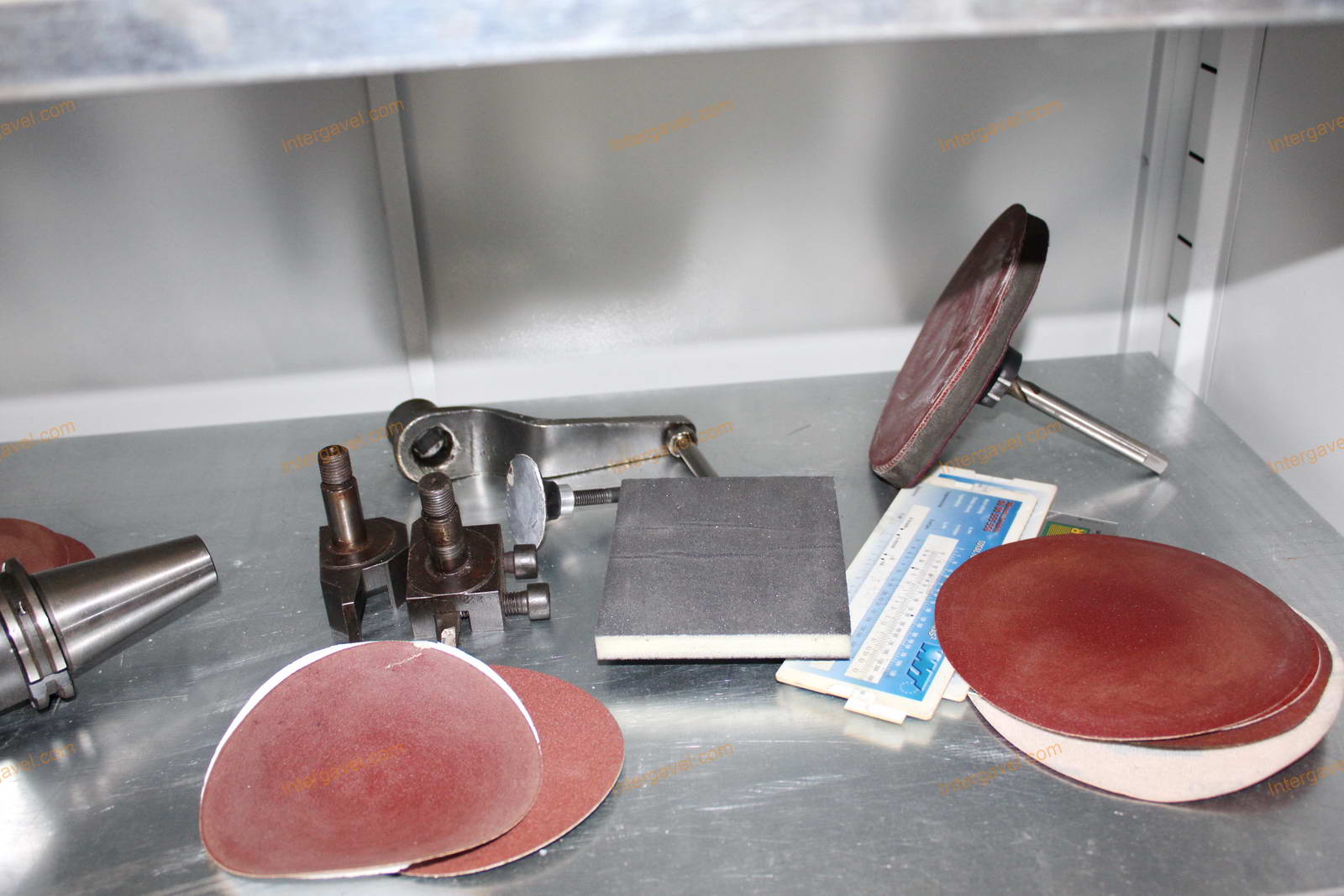 Szerszámos szekrény és szerszámok 5