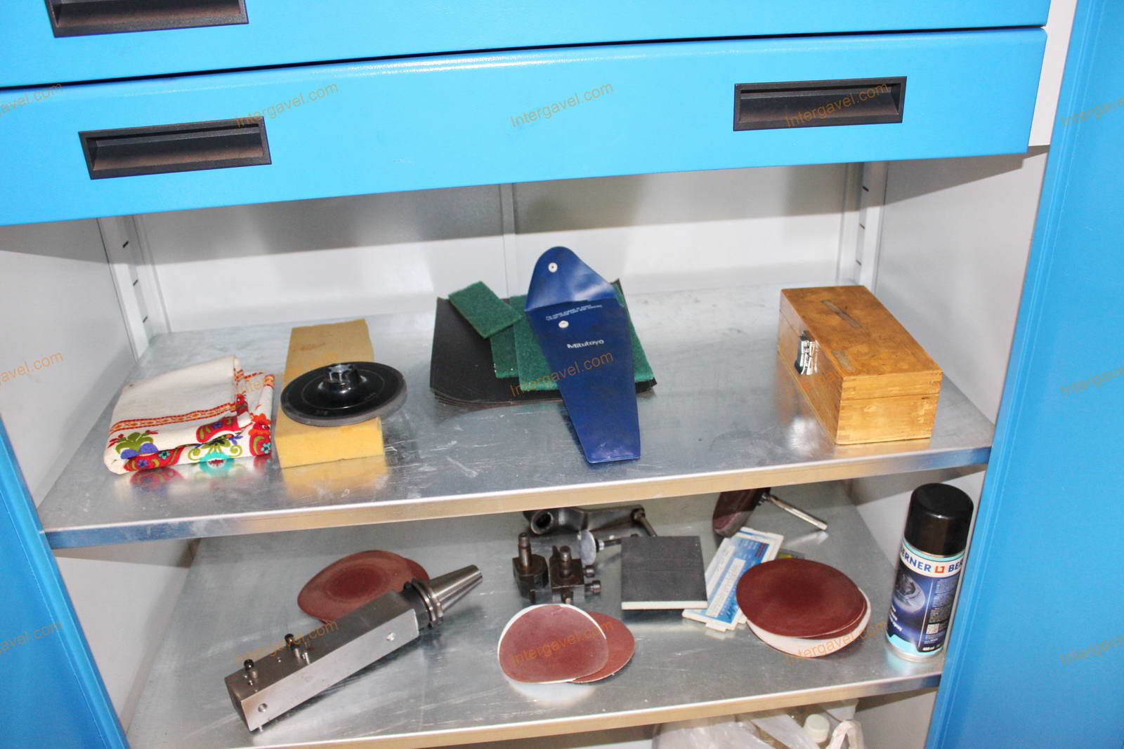 Szerszámos szekrény és szerszámok 6