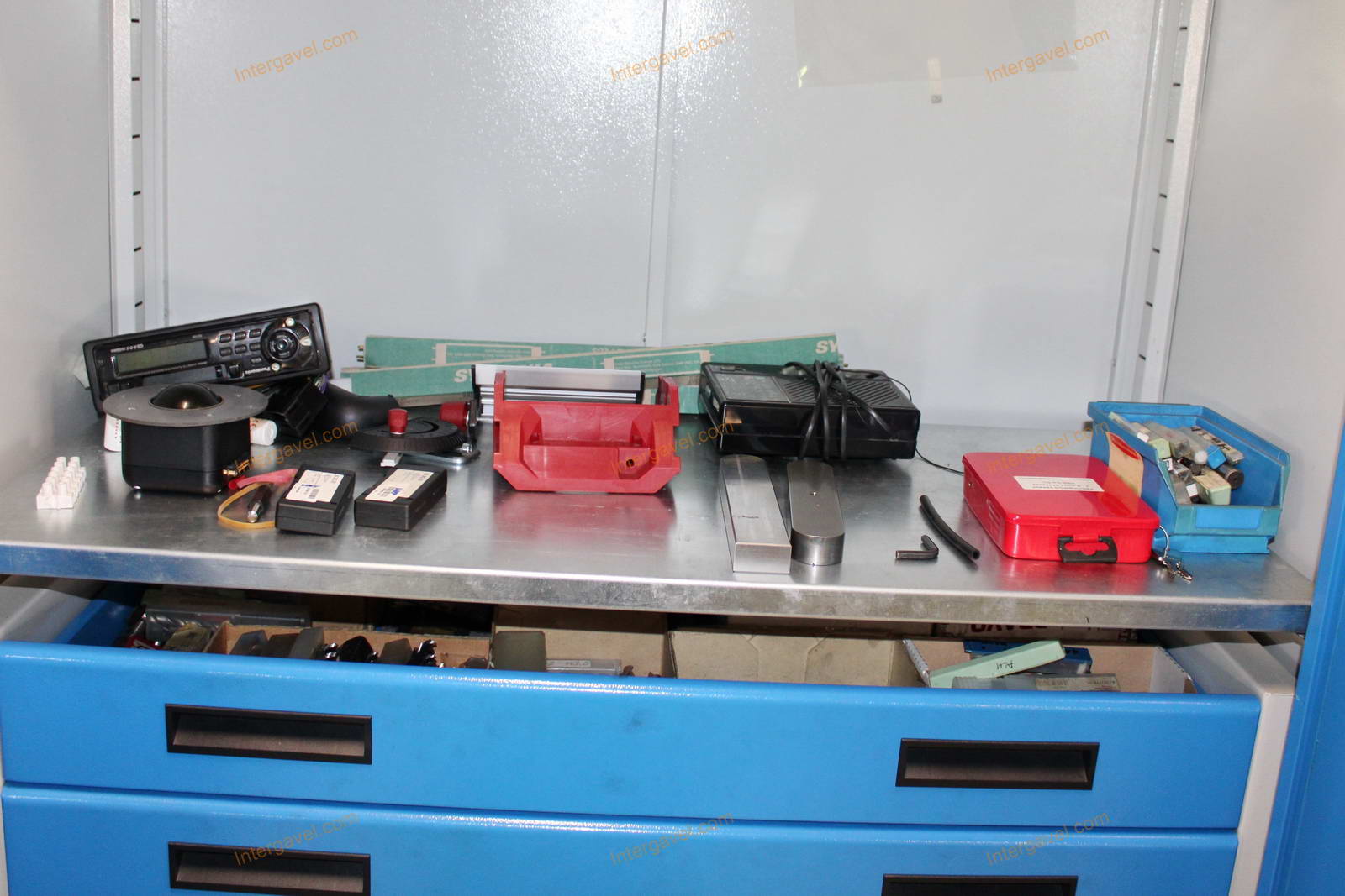 Szerszámos szekrény és szerszámok 10