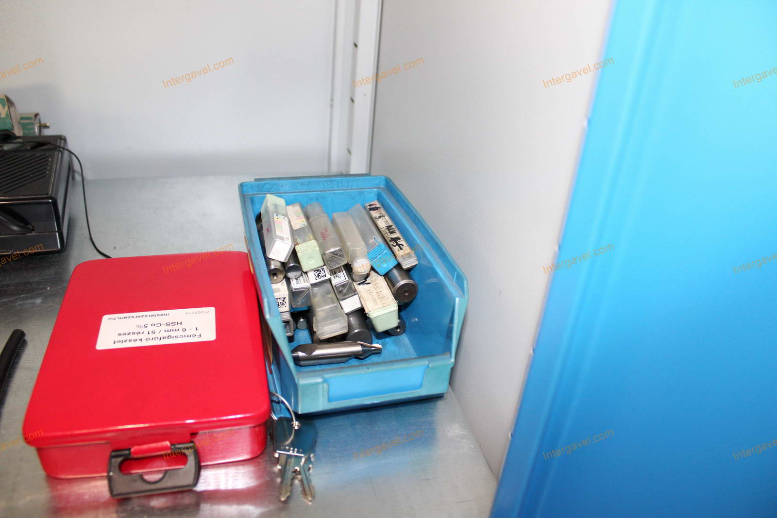 Szerszámos szekrény és szerszámok 11