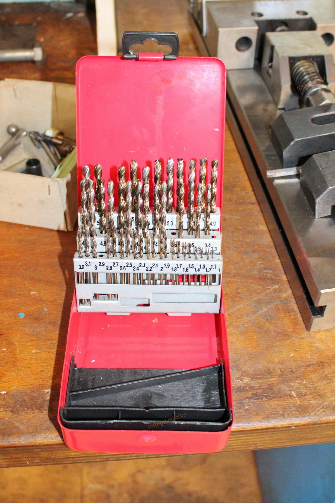 Szerszámos szekrény és szerszámok 12