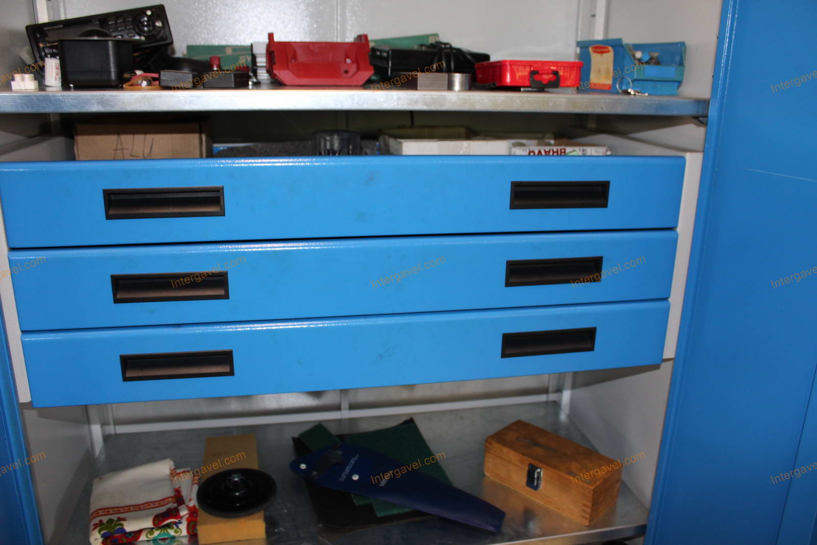 Szerszámos szekrény és szerszámok 14